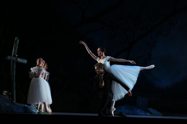 RNZB Giselle - Andrew Bowman (Albrecht) and Antonia Hewitt (Giselle)